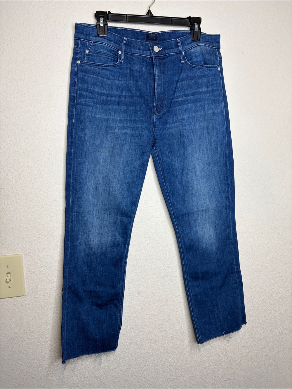 Mother Denim | Women’s The Mid Rise Dazzler Crop Fray in Squeeze It Size 33